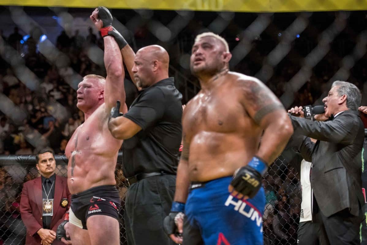 Brock Lesnar beats Mark Hunt at UFC 200