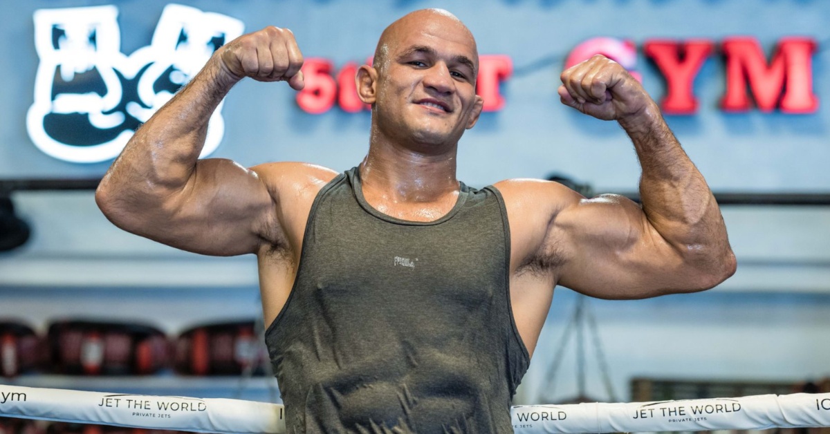 Junior dos Santos posing in fight shape before a bare knuckle MMA bout