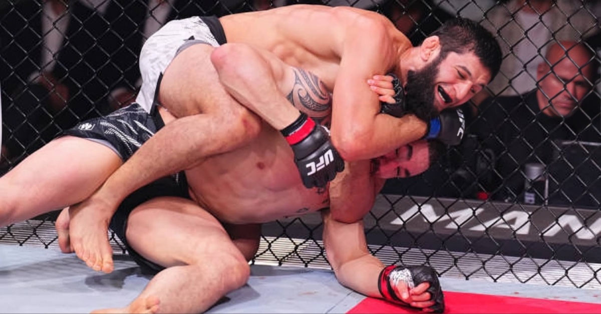 Khamzat Chimaev submits Robert Whittaker at UFC 308