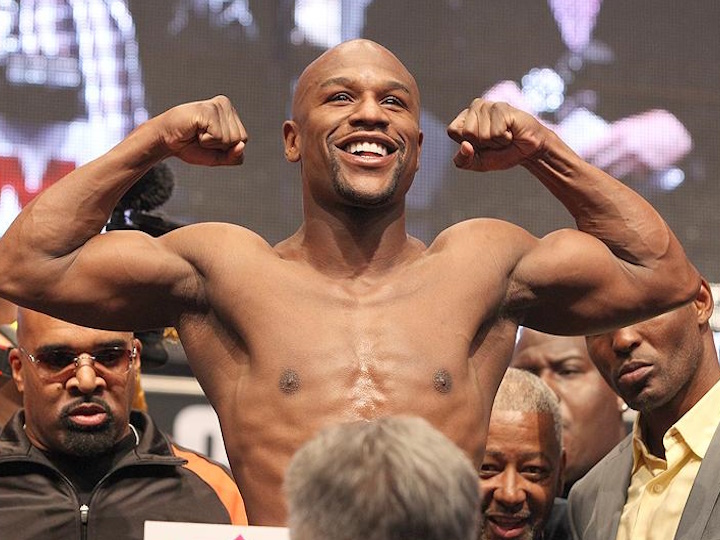 Oscar De La Hoya and Floyd Mayweather face off before their 2007 fight