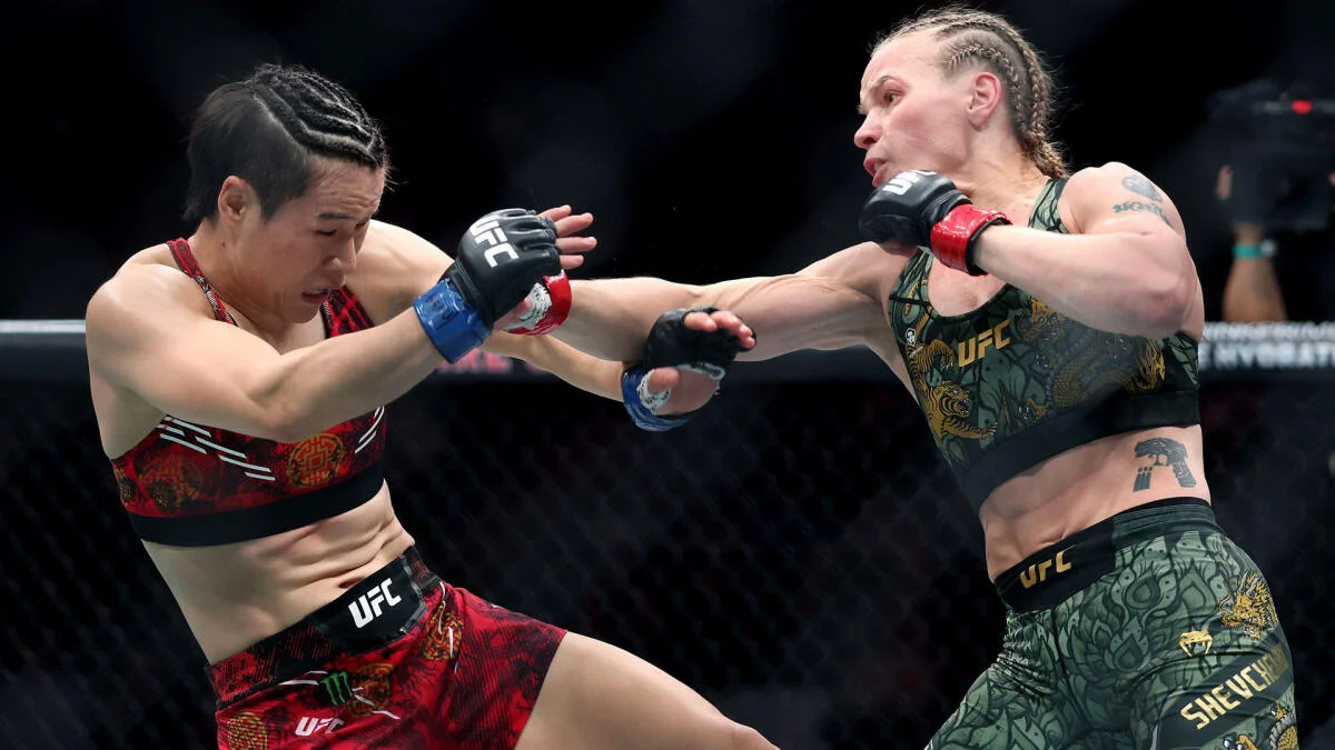 Zhang Weili in action against Valentina Shevchenko at UFC 322