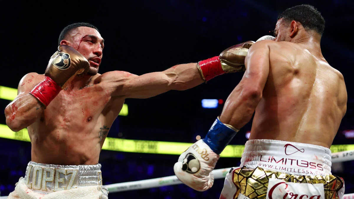 Teofimo Lopez lands on Rolly Romero in Las Vegas