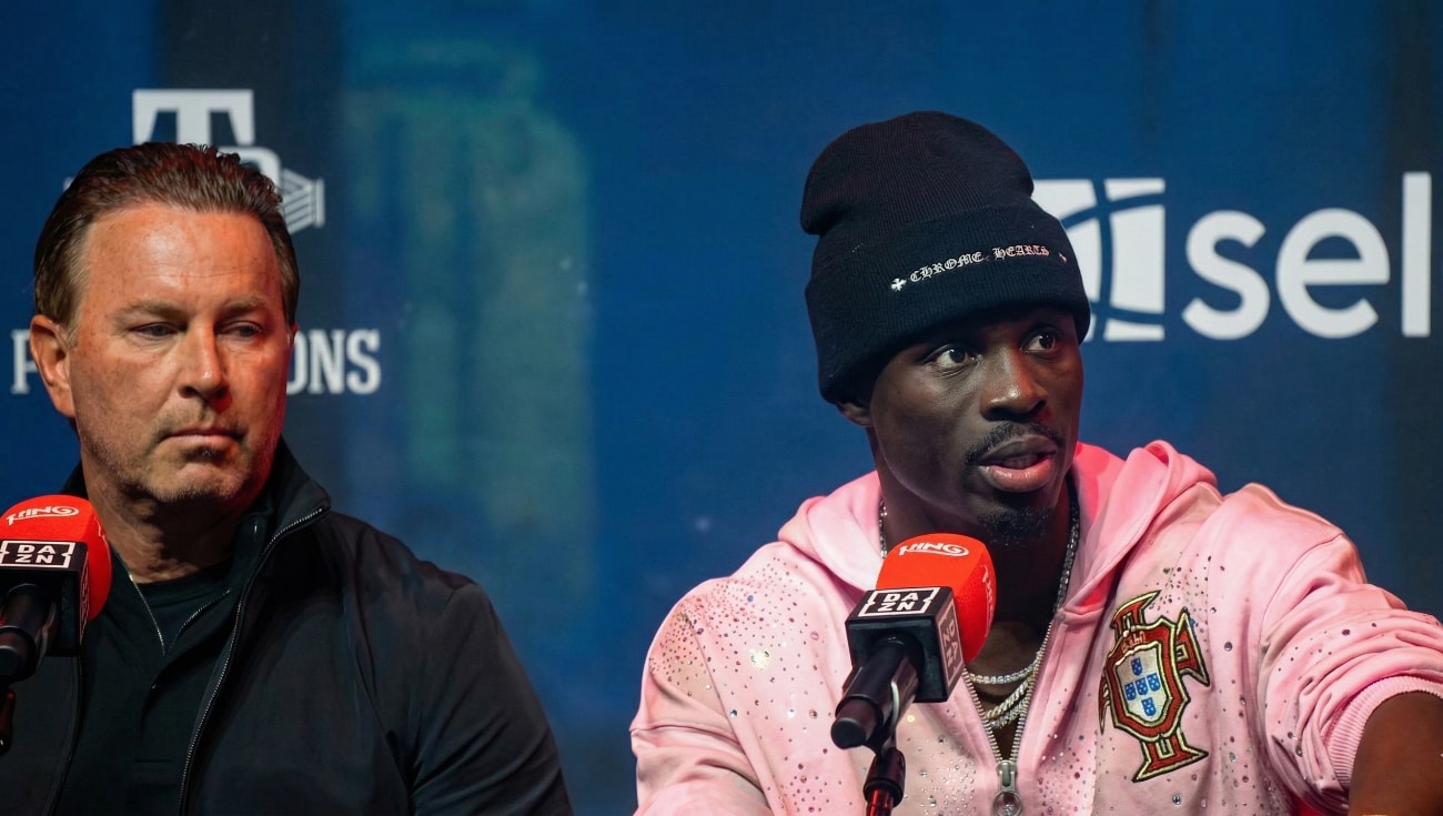 Richardson Hitchins Says He Accepted Keyshawn Davis Fight a Month Ago, Still Waiting on Contract