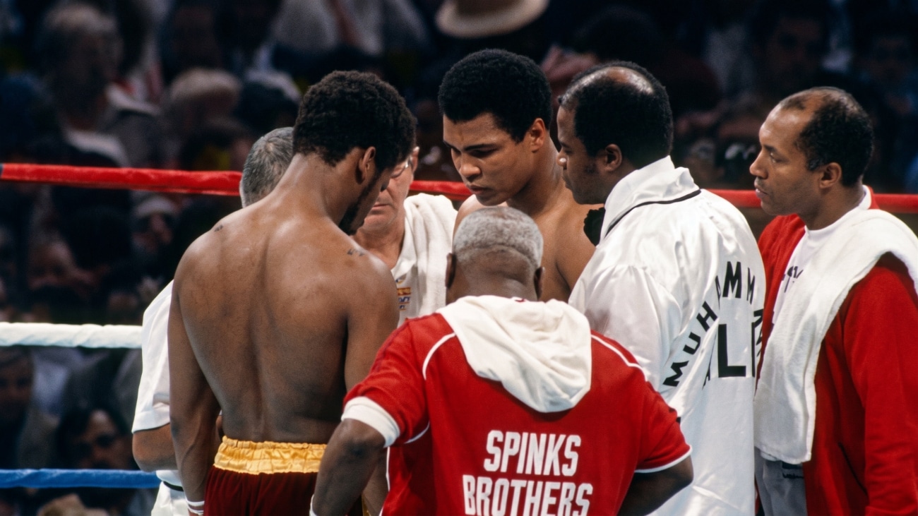 Muhammad Ali and Leon Spinks in the ring